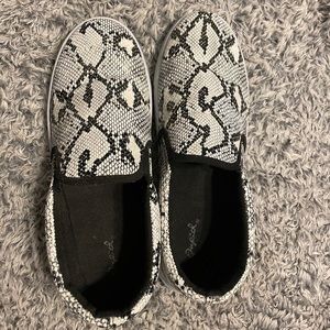 Qupid Slip On Sneakers